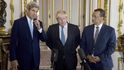 Americký ministr zahraničí John Kerry, jeho britský kolega Boris Johnson a speciální vyslanec OSN pro Jemen Izmajl Uld Šejk Ahmed