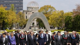 První návštěva šéfa americké diplomacie v Hirošimě: Za shození atomové bomby se Kerry neomluvil.