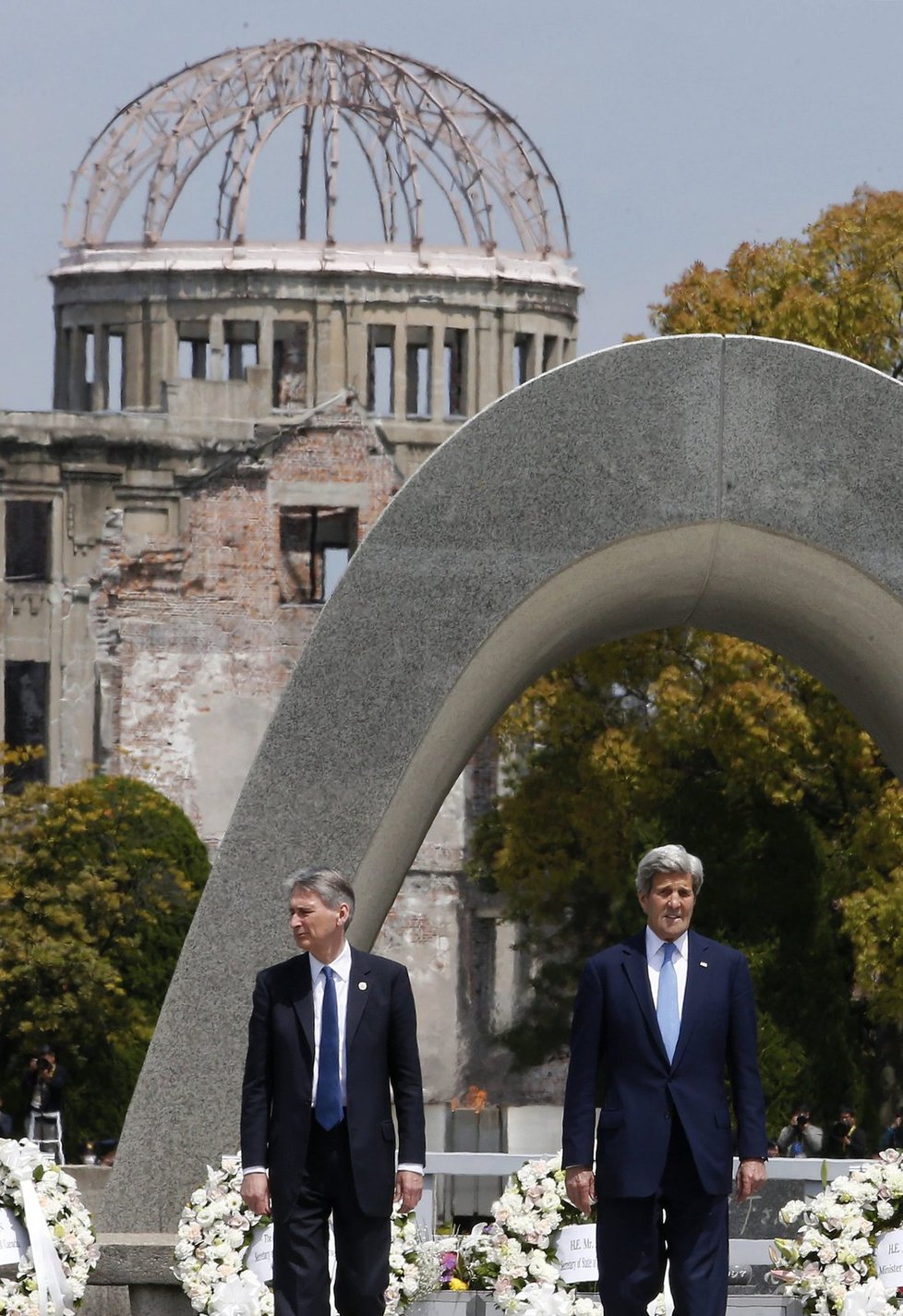 První návštěva šéfa americké diplomacie v Hirošimě: Za shození atomové bomby se Kerry neomluvil.