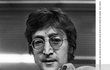 John Lennon si místo sporťáka koupil pohřebák!