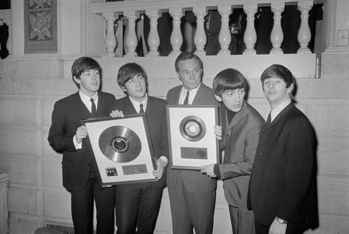 Beatles se zlatou deskou
