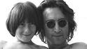 John Lennon se svým prvním synem Julianem.