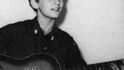 V mládí John Lennon věděl, že hudba je jeho cesta.