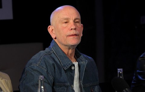 John Malkovich svede Prahu jako Casanova