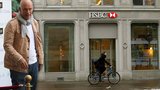 Ve švýcarské bance ulévali peníze politici i John Malkovich: Za 2 roky tudy proteklo 180 miliard eur