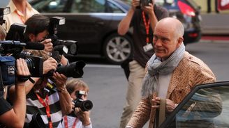 John Malkovich přijel do Karlových Varů jako módní návrhář