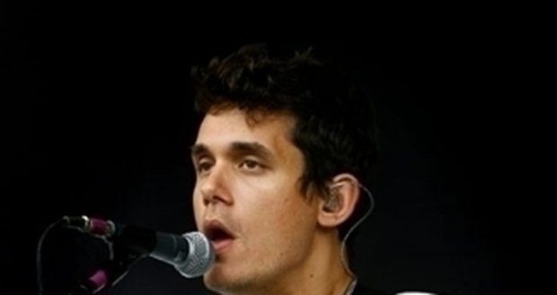 Herec John Mayer se konečně přiznal, že skutečně líbal postrach celebrit...