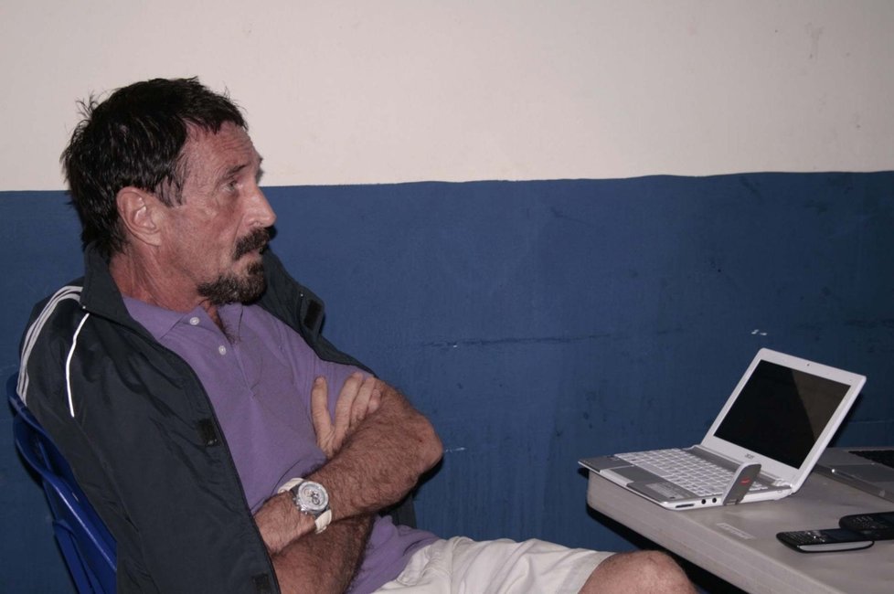 Zadržený McAfee na útěku z Belize do Guatemaly