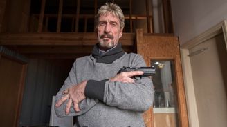 John McAfee: Antivirový průkopník prchající před zákony i duchy minulosti