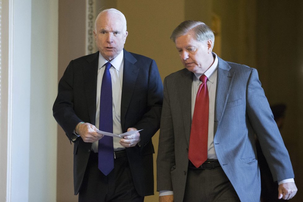 Republikánští senátoři John McCain a Lindsey Graham