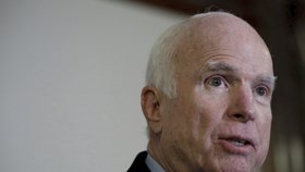 Americký senátor John McCain čeká blízkou smrt. Řeší proto účastníky svého pohřbu a chce, aby Trump mezi nimi nebyl.