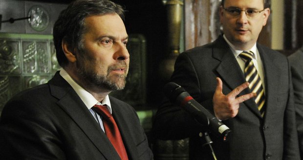Premiéra Nečase bude prošetřovat protikorupční policie, ta se podívá i na Radka Johna.