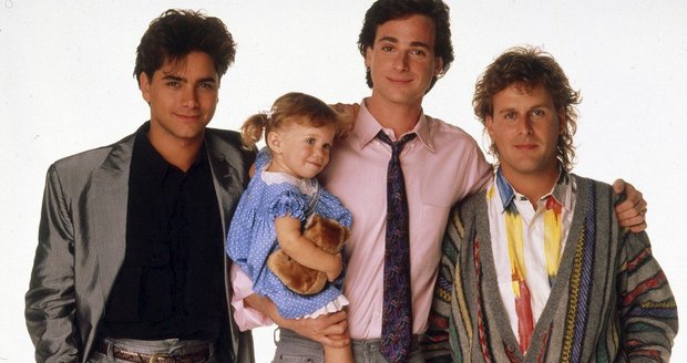 Seriál Plný dům (Full house) se vysílal v letech 1987 - 1995.