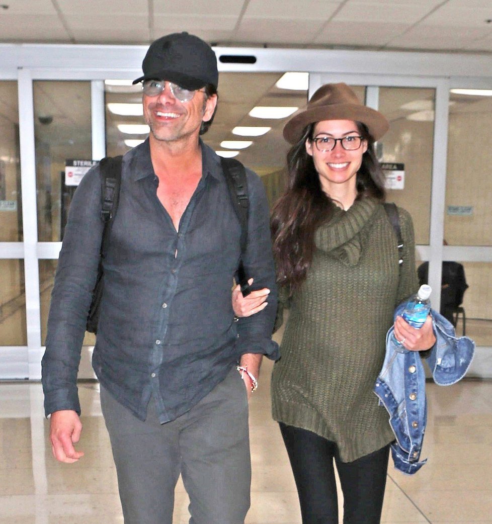 John Stamos a jeho manželka Caitlin McHugh v těhotenství