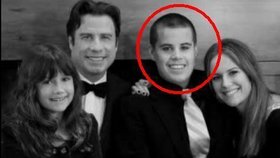 John Travolta se svou rodinou