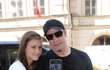 John Travolta se opět ochotně fotil s fanynkami