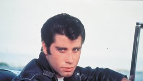 Ve filmové Pomádě zpíval a tančil John Travolta