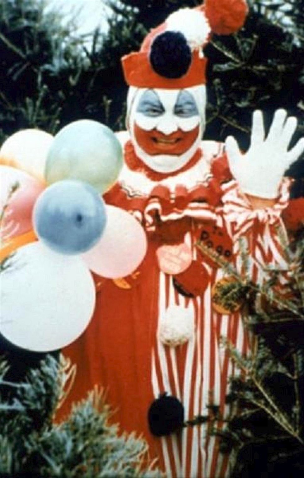 John Wayne Gacy v převleku klauna Pogo