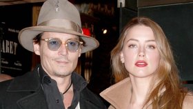 Johnny Depp zřejmě plánuje na Silvestra svatební veselku.
