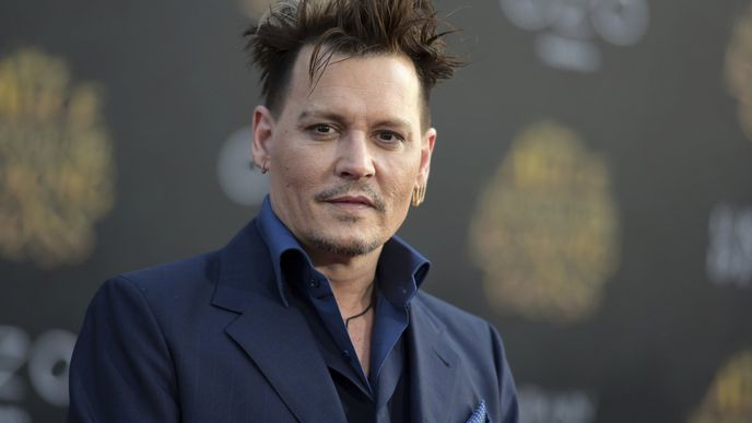 Johnny Depp měsíčně rozhýří necelých 50 milionů korun. Johnny Depp měsíčně rozhýří necelých 50 milionů korun.