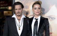 Johnny Depp a Amber Heard rozvedeni: On dostane  domy a 42 aut, ona 2 psy!