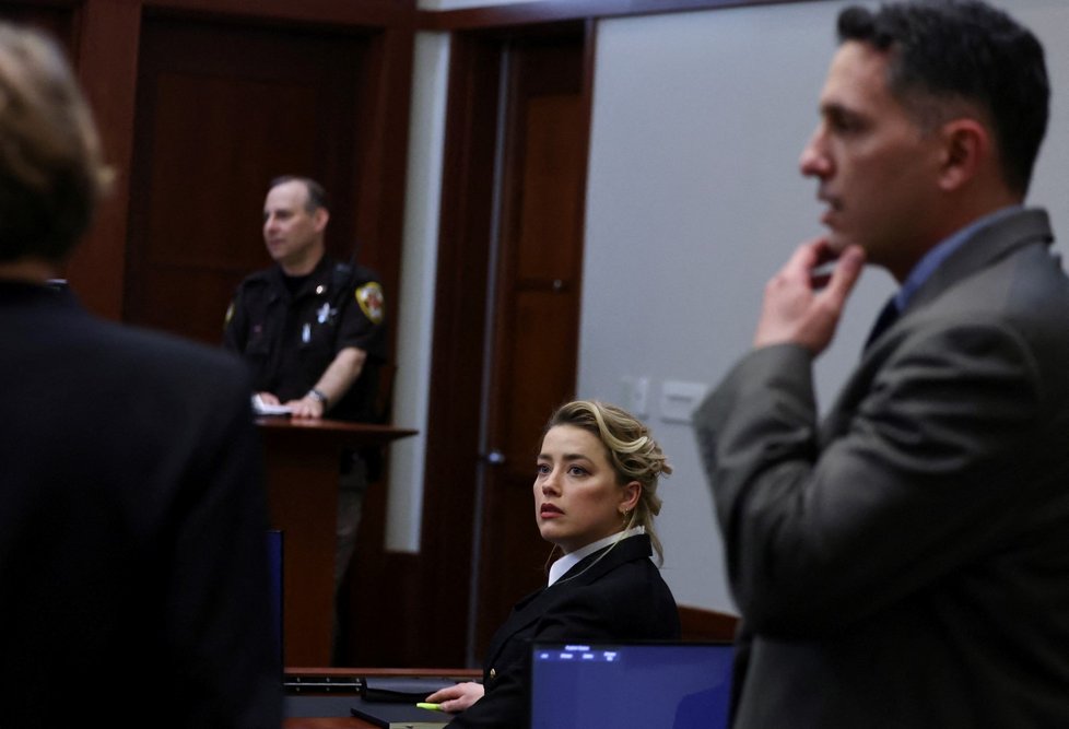 Soud mezi Johnnym Deppem a Amber Heardovou