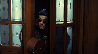 Johnny Depp žádnou cenu nedostal, ale stejně má karlovarskou znělku. Podívejte se na ni v premiéře