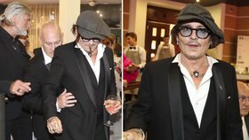 Neukočírovatelný Depp na závěrečném večírku Varů: Táhli ho pryč přes kuchyň! A stejně se vrátil...