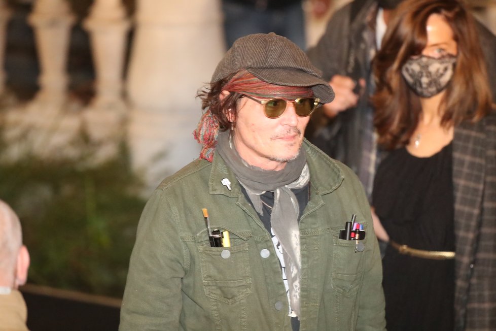 Johnny Depp přiletěl vlastním letadlem do Karlových Varů.
