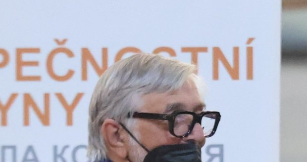 Jiří Bartoška na Johnnyho čekal na letišti.