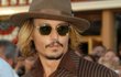 Johnny Depp na premiéře Pirátů z Karibiku: Prokletí Černé perly (2003)