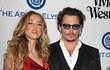 Johnny Depp a Amber Rose se poznali v roce 2009 při natááčení filmu Rumový deník, ale jako pár začali oficiálně vystupovat až v roce 2012. Vzali se v roce 2015