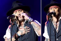 Johnny Depp oslavil 60 na pódiu: Problematickému herci zazpívalo 40 000 fanoušků!