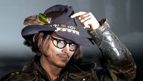 Johnny Depp se jako podivín občas chová nejen na plátně, ale i v reálném životě.
