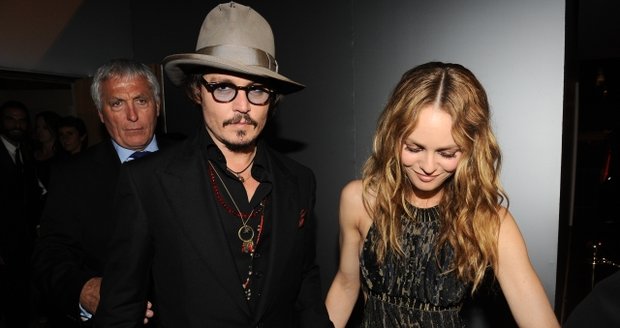 Johnny Depp s manželkou Vanessou dostali také pozvání do Karlových Varů. Ale odřekli.