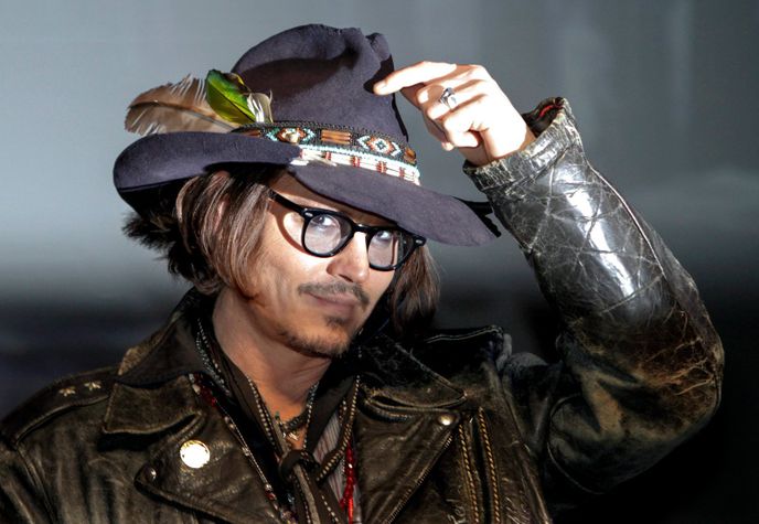 Johnny Depp občas chodí jako indián