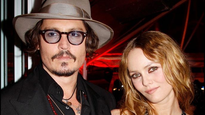 Johnny Depp a Vanessa Paradis tvořili pár v letech 1998 až 2012. Mají spolu dvě děti, dceru Lily-Rose Melody Depp a syna jménem John Christopher Depp III.