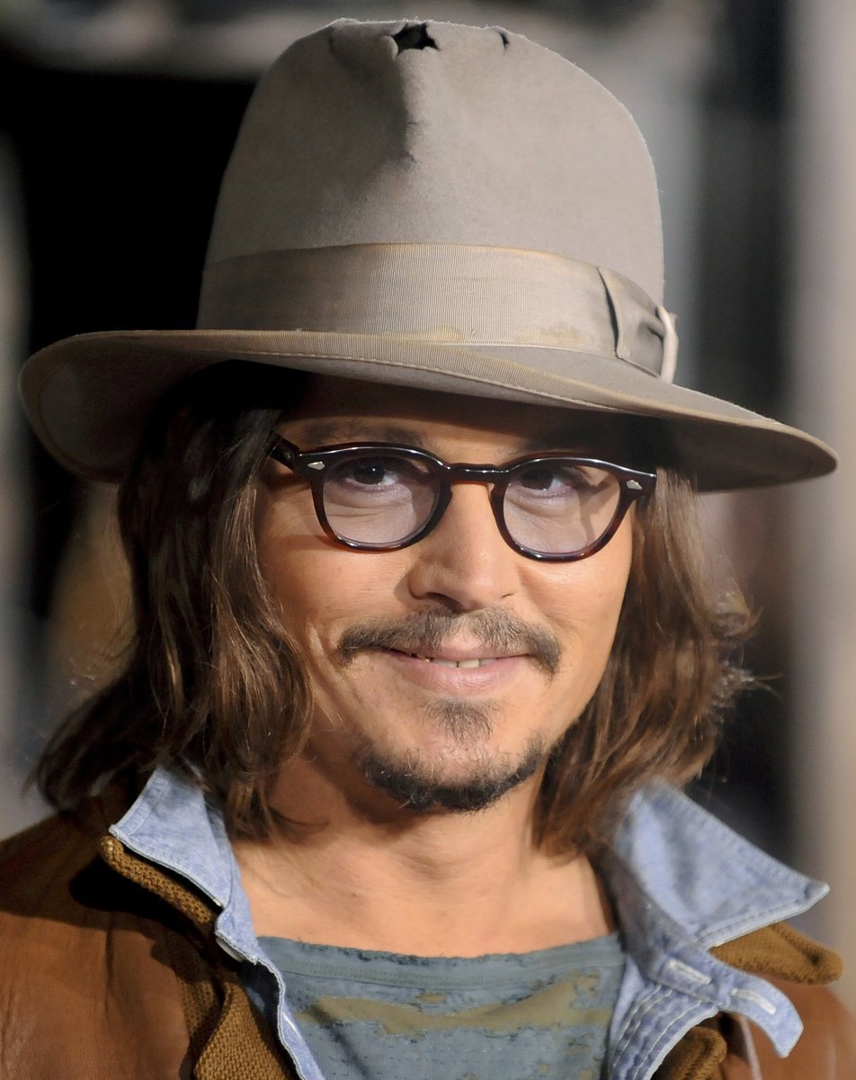 Depp nosil dříve delší bradku