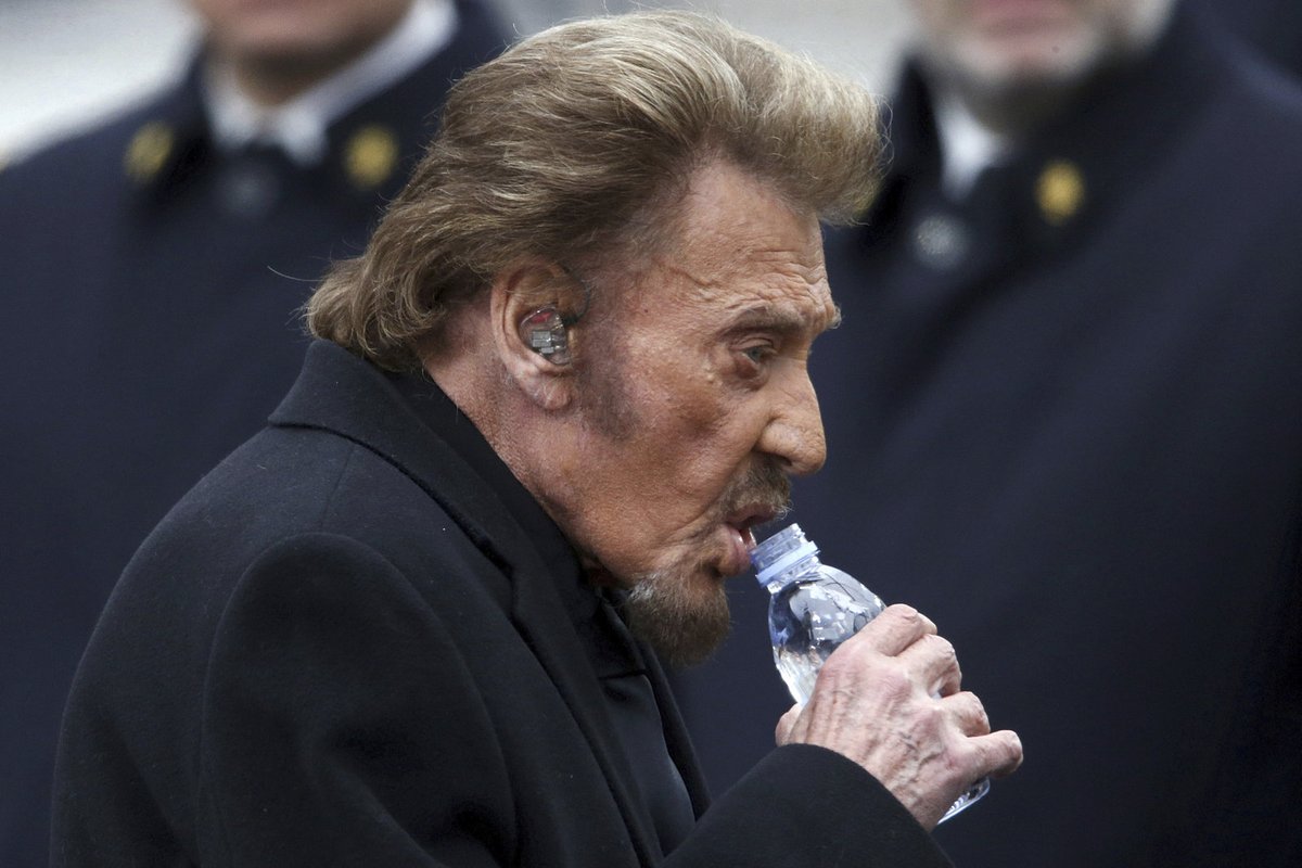 Zpěvák Johnny Hallyday (†74) zemřel.