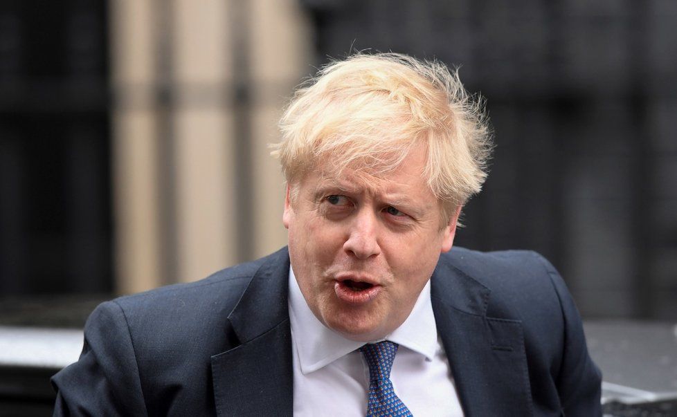 Britský premiér Boris Johnson v Downing Street