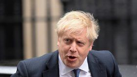 Britský premiér Boris Johnson na Downing street (13.2.2020)