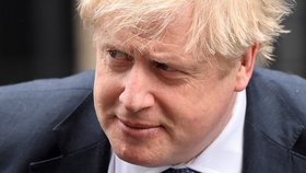 Britský premiér Boris Johnson na Downing street (13.2.2020)