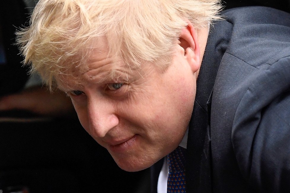 Britský premiér Boris Johnson na Downing street