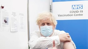 Britský premiér Boris Johnson dostal posilující dávku vakcíny (2. 12. 2021).