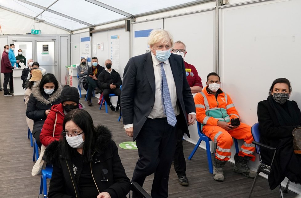 Britský premiér Boris Johnson dostal posilující dávku vakcíny (2. 12. 2021)