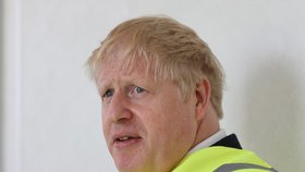 Britský premiér Boris Johnson se po měsících karantény nechal ostříhat (6. 7. 2020)