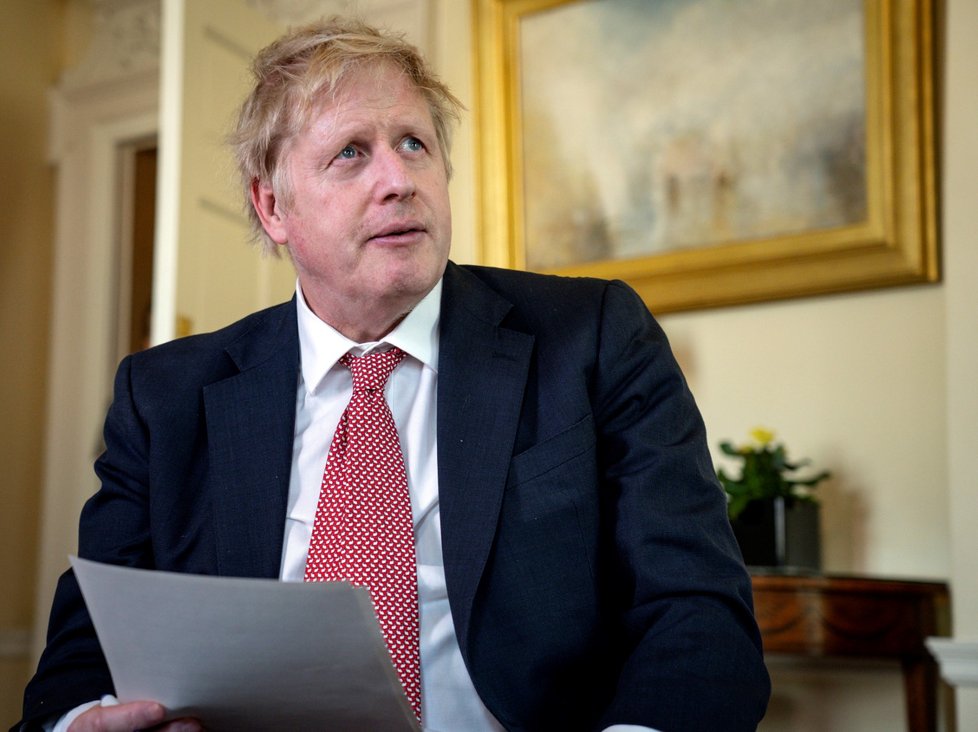 Britský ministerský předseda Boris Johnson po návratu z nemocnice, kde se léčil z onemocnění koronavirem