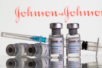 Zelená pro americkou vakcínu J&J. Biden ale varuje: Znovu dojde ke zhoršení