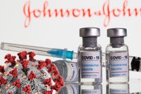 Miliony vakcín skončily v koši: V továrně Johnson & Johnson pomotali výrobu