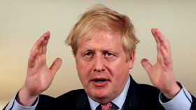 Britský premiér Boris Johnson ještě v plném nasazení